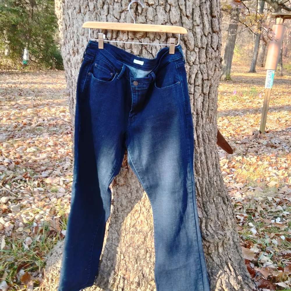 💲CLEARANCE💲Levi's 505 Straight jean in size 31.